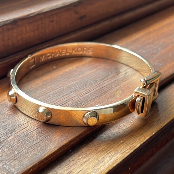 Michael Kors rose gold buckle bracelet - Picture 5 of 8